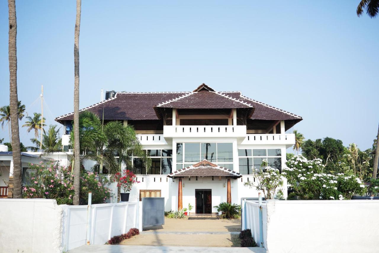 Cherai Beach Palace Екстериор снимка