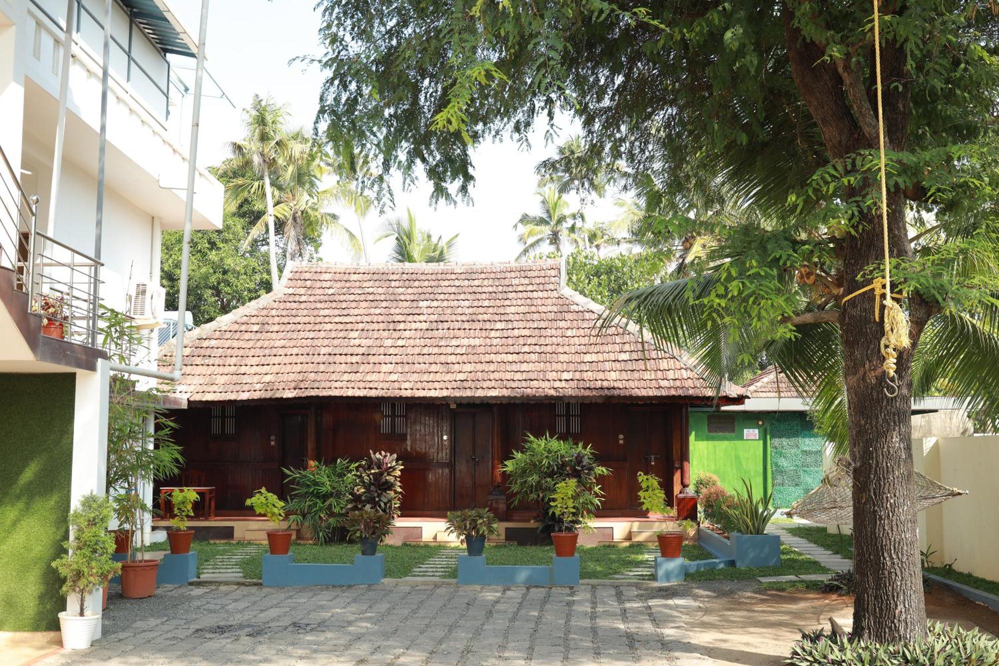 Cherai Beach Palace Екстериор снимка
