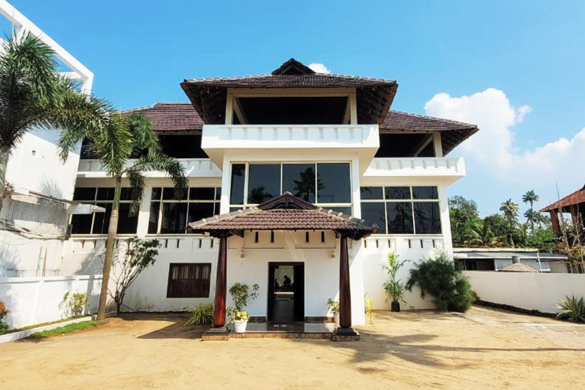 Cherai Beach Palace Екстериор снимка